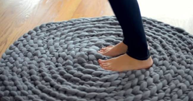 Creative Ideas DIY Giant Crochet Rug Without Using A Crochet Hook