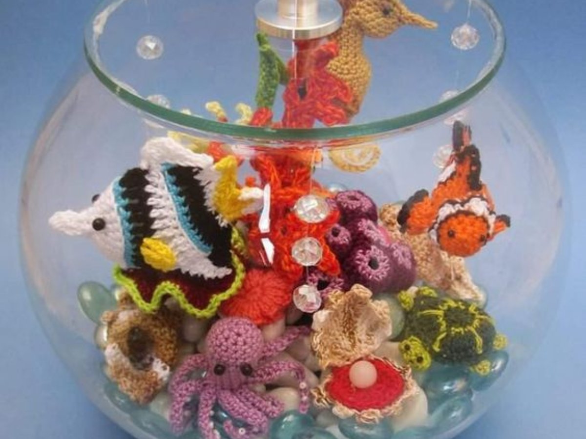 aquarium ideas made with crochet fish 11
