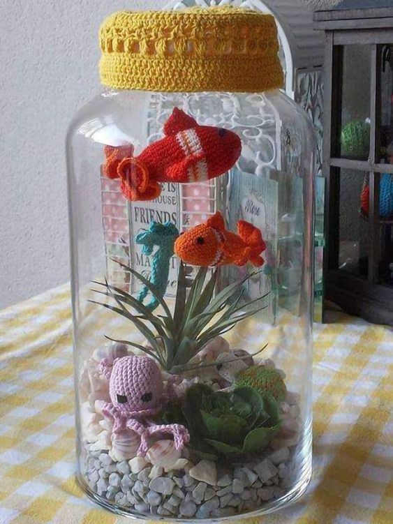aquarium ideas made with crochet fish 5