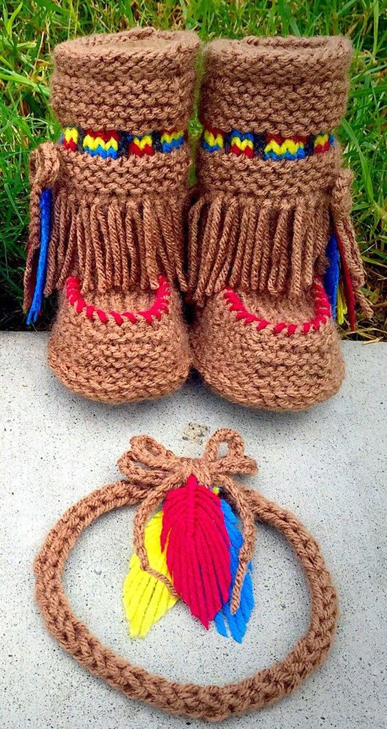 baby moccasin crochet with fringes 2