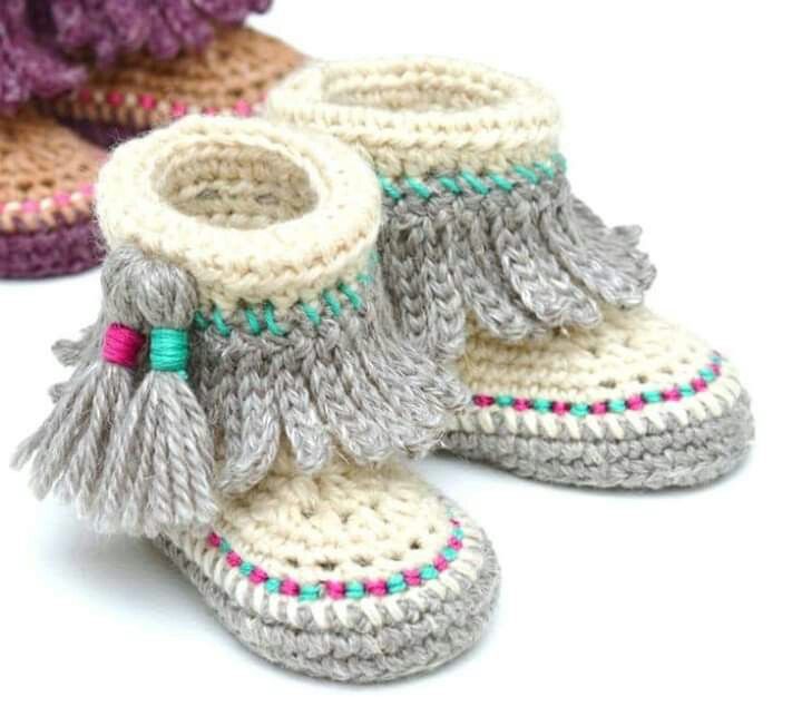 baby moccasin crochet with fringes 6