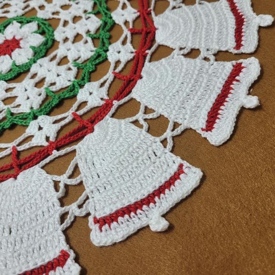 beautiful crochet christmas towels with graphics 6