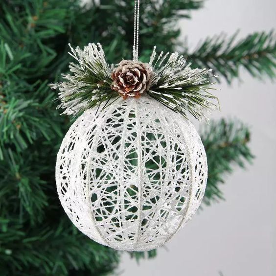 christmas balls with yarn and glue 5