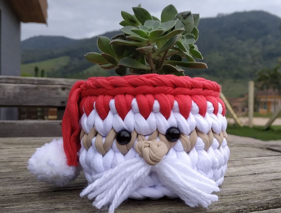 christmas crochet planter ideas 4