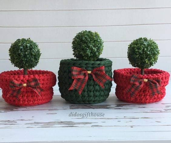 christmas crochet planter ideas 6