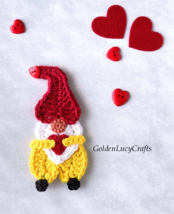 christmas decoration made with crochet hearts 10