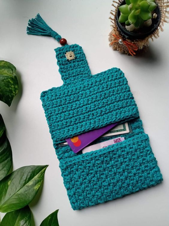 craft your own crochet card holder 2