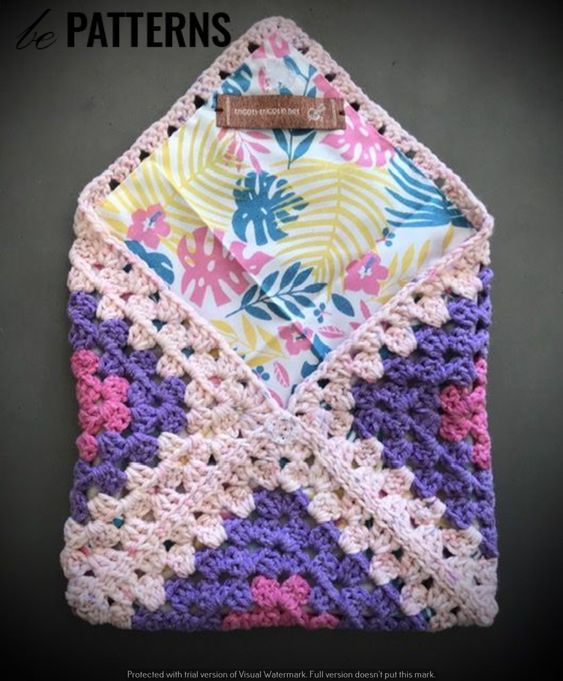 crafting a stylish crochet envelope bag