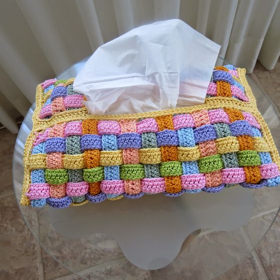 crochet a tissue box cover