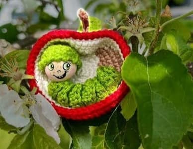 crochet apple with worm inside