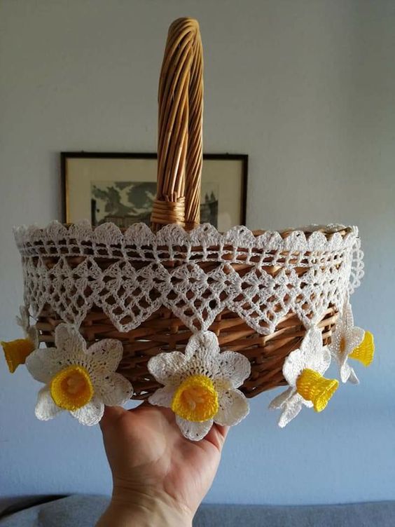 crochet borders to customize straw baskets 4