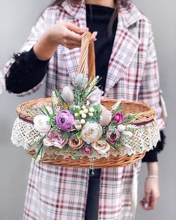 crochet borders to customize straw baskets 8