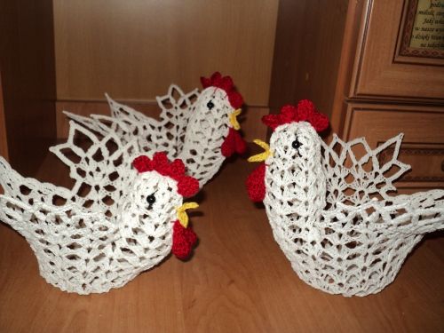 crochet chickens to use in your decor 3