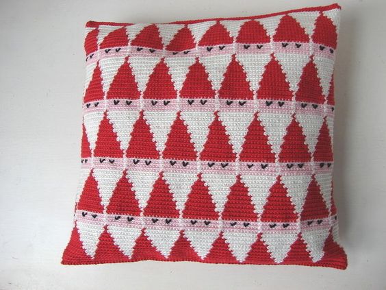 crochet christmas cushion ideas 13