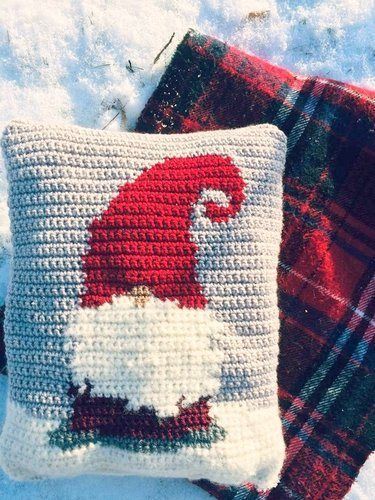 crochet christmas cushion ideas 3