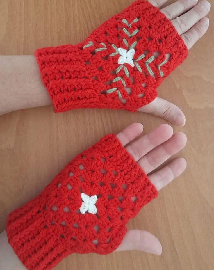 crochet christmas fingerless gloves ideas 3