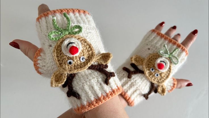 crochet christmas fingerless gloves ideas 6