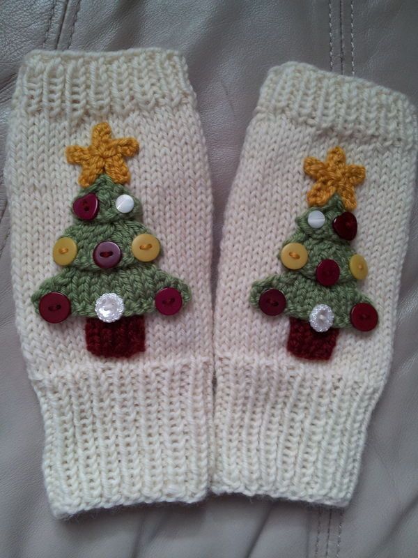 crochet christmas fingerless gloves ideas 7