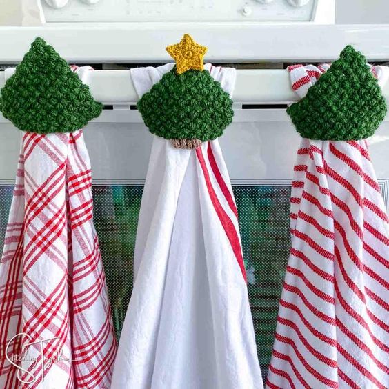 crochet christmas towel topper 2