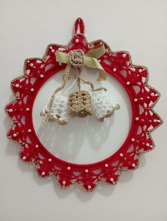 crochet christmas wreath with bells 5