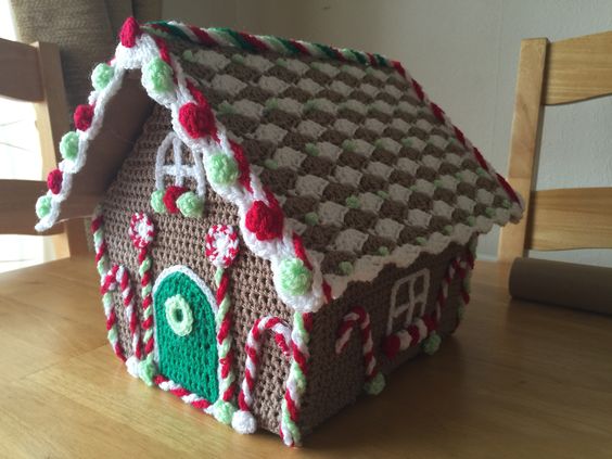 crochet gingerbread house 7