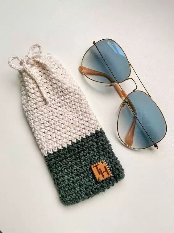 crochet glasses case tutorial 6