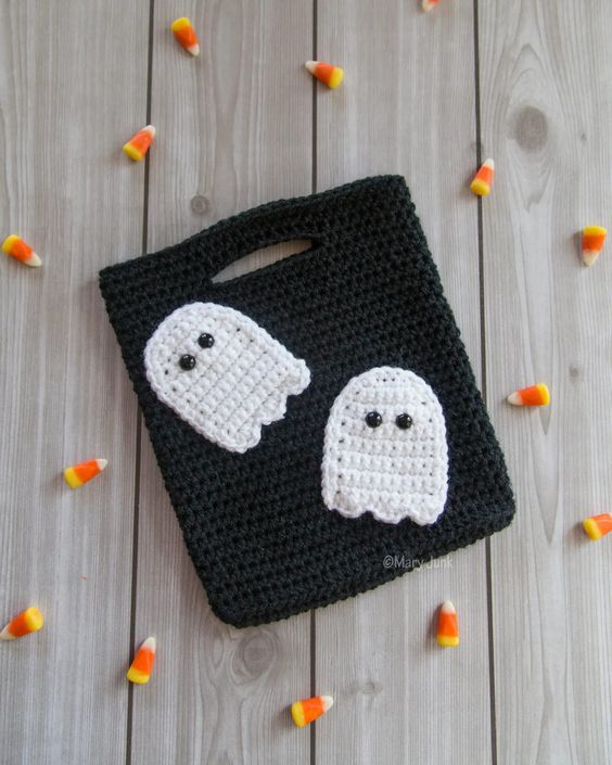 crochet halloween trick or treat bags 4