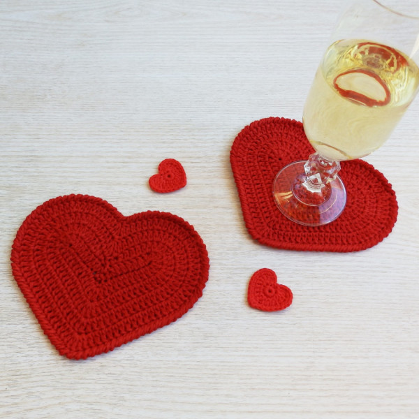 crochet heart coasters for valentines day 3