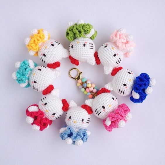 crochet hello kitty keychain 3