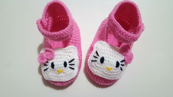 crochet hello kitty shoes for baby 2