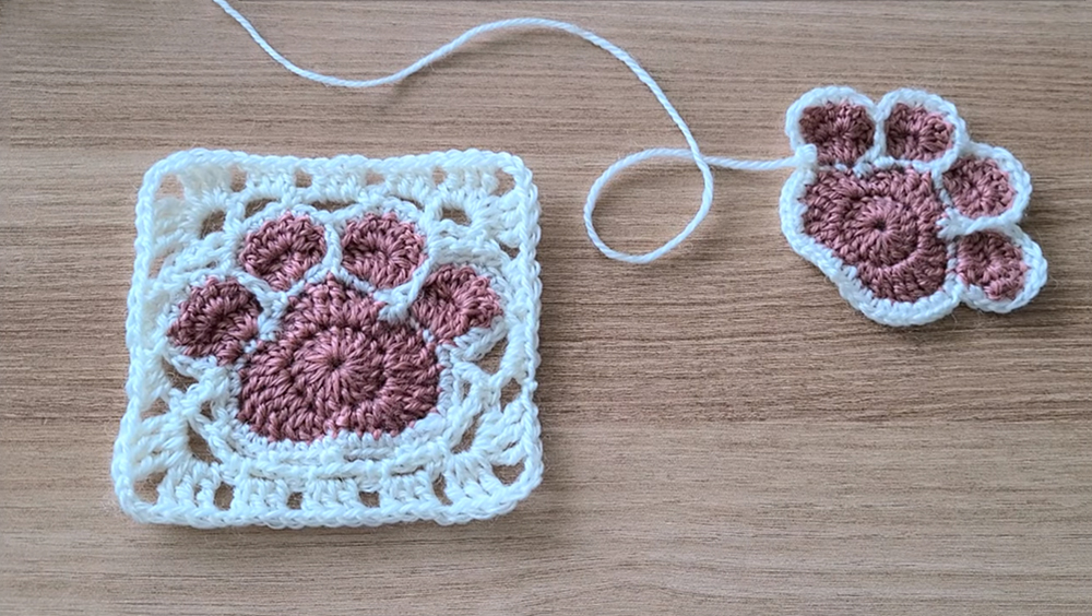 crochet paw square blanket 1