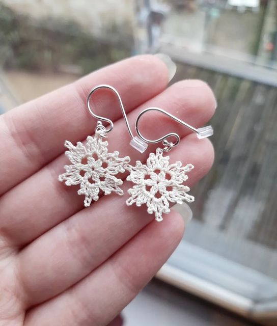 crochet snowflake earrings 1