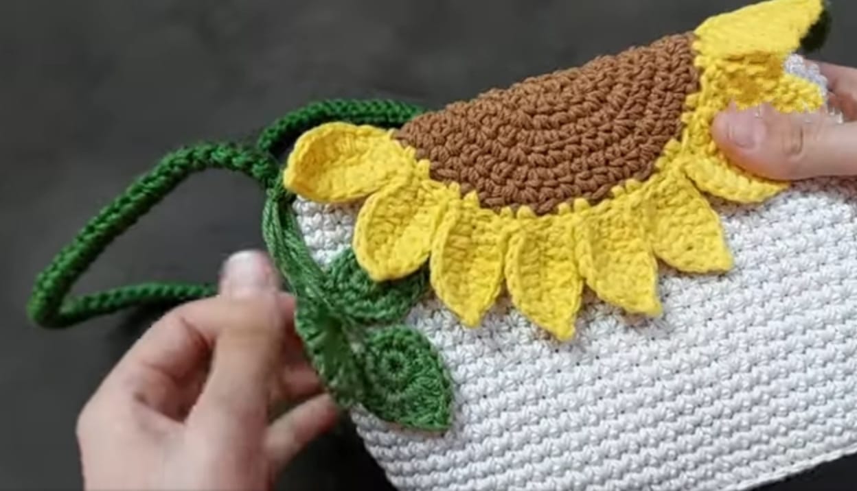 crochet sunflower bag 10