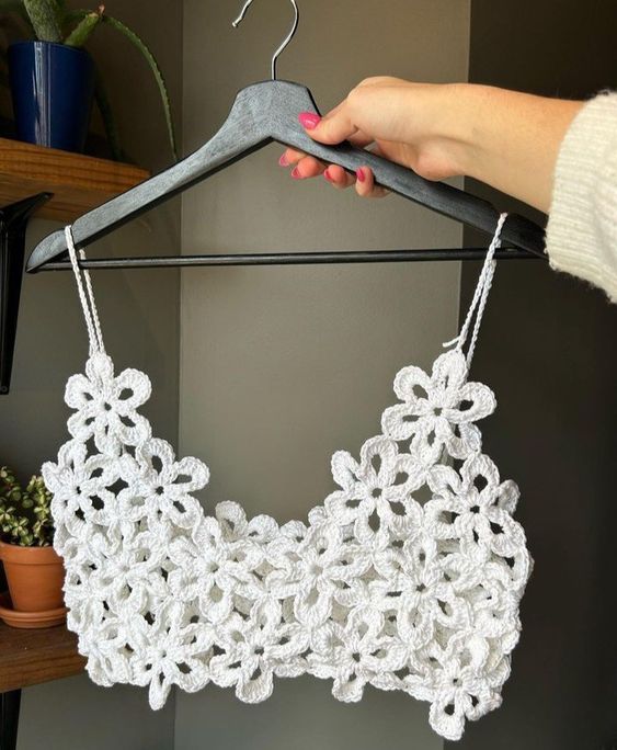 crochet top with beautiful flowers 3