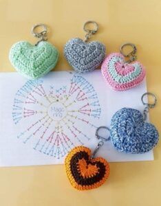 crochet valentines day keychain ideas 1