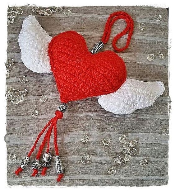 crochet valentines day keychain ideas 7