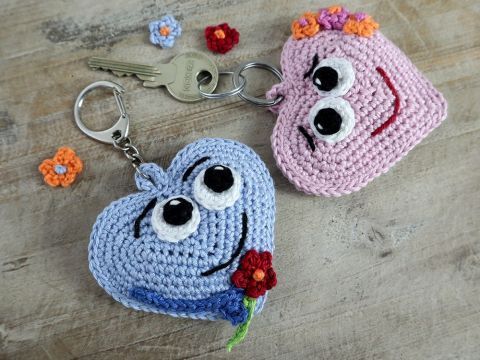 crochet valentines day keychain ideas 8