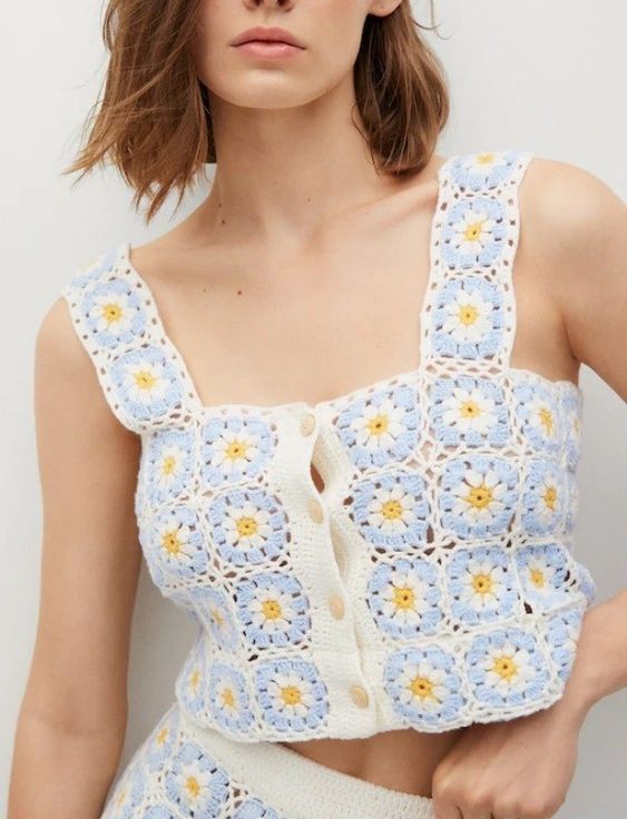 crop top with crochet daisies 4