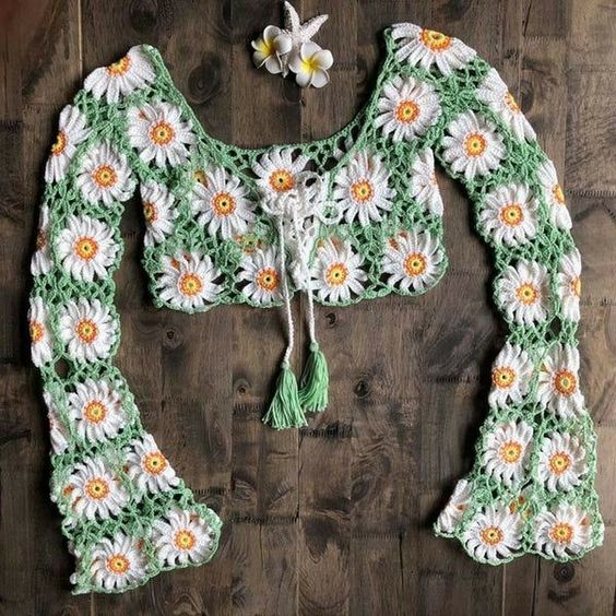 crop top with crochet daisies 5