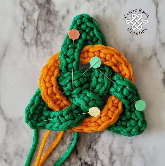 diy crochet celtic knot decoration 2