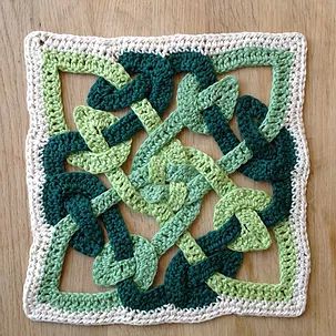 diy crochet celtic knot decoration 7