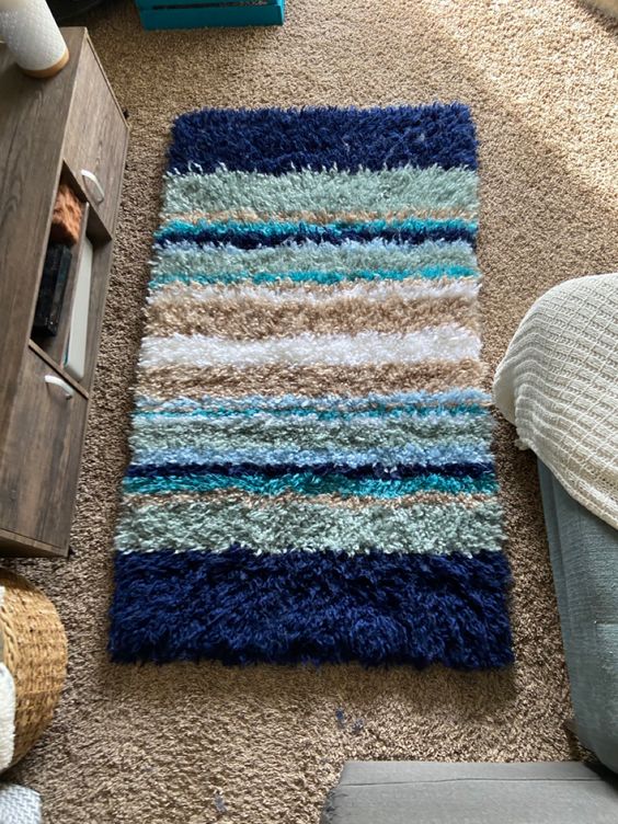 DIY Latch Hook Rug. Technique and step by step | Food, Knitting ...