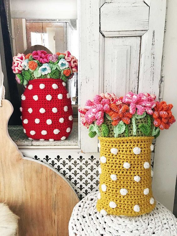 dots crochet flower vases 1 1