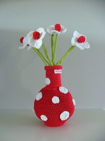 dots crochet flower vases 1