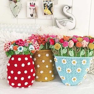 dots crochet flower vases 3