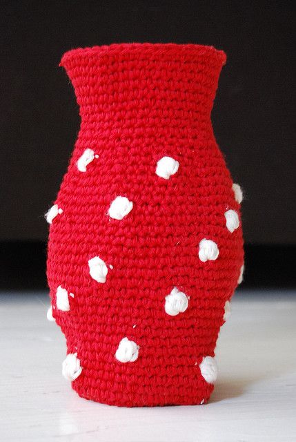 dots crochet flower vases 4