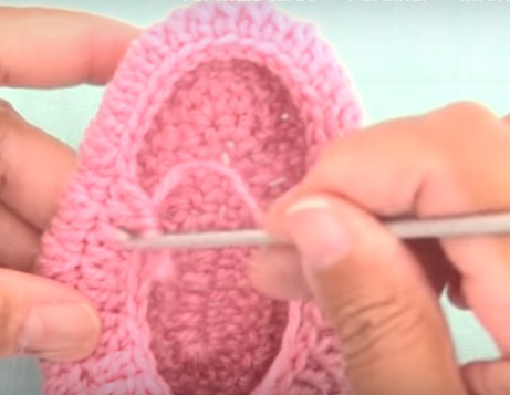 easy crochet baby shoes step by step 3