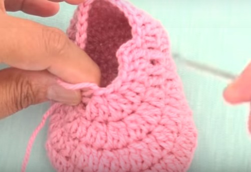 easy crochet baby shoes step by step 4