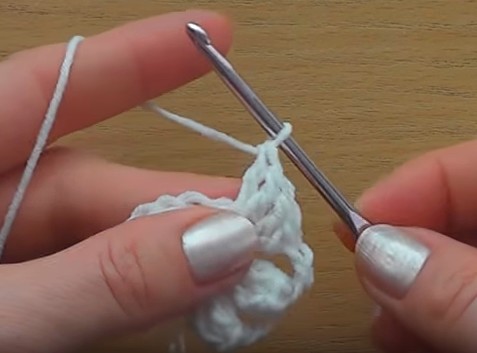 easy crochet flower tutorial video