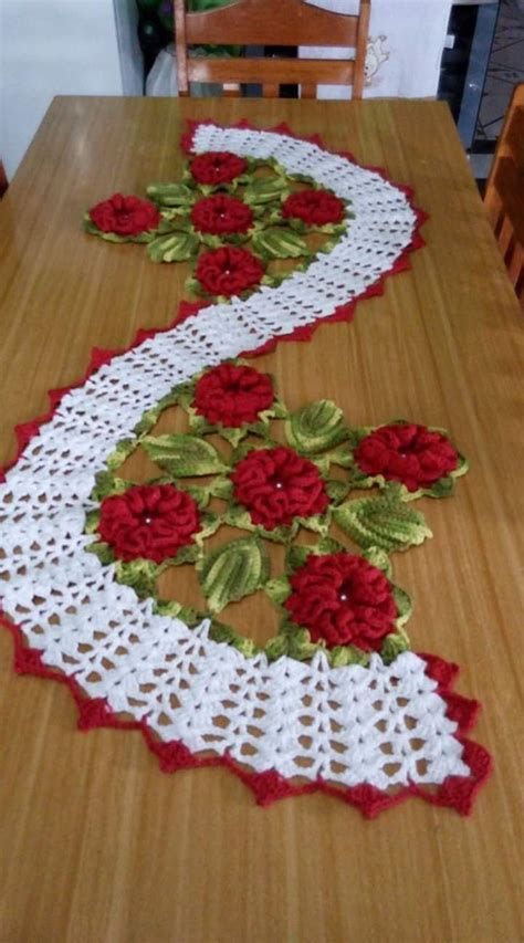 floral crochet table runner 1